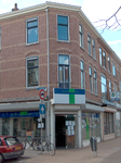819880 Gezicht op het hoekpand Amsterdamsestraatweg 292 (Computerwinkel Espace d'International ) te Utrecht; links de ...